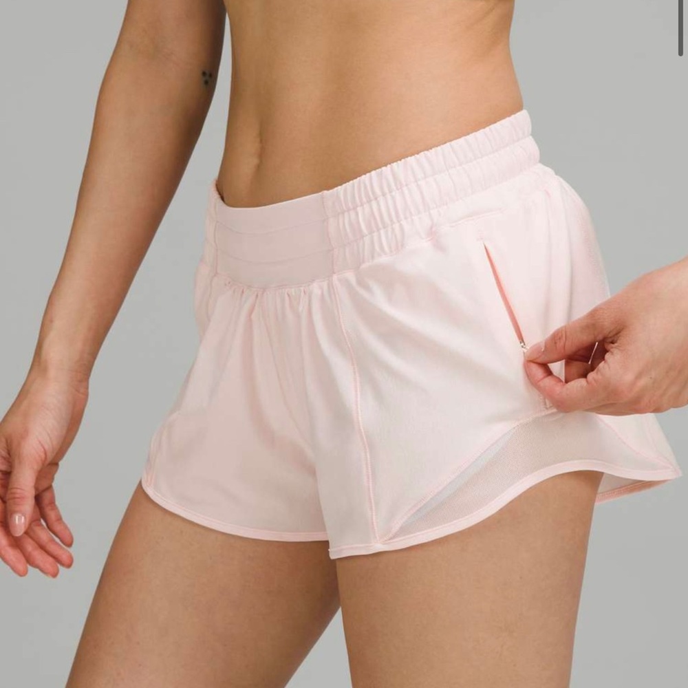 NWT Lululemon Strawberry Milkshake Hotty Hot LR 2.5” Size 4